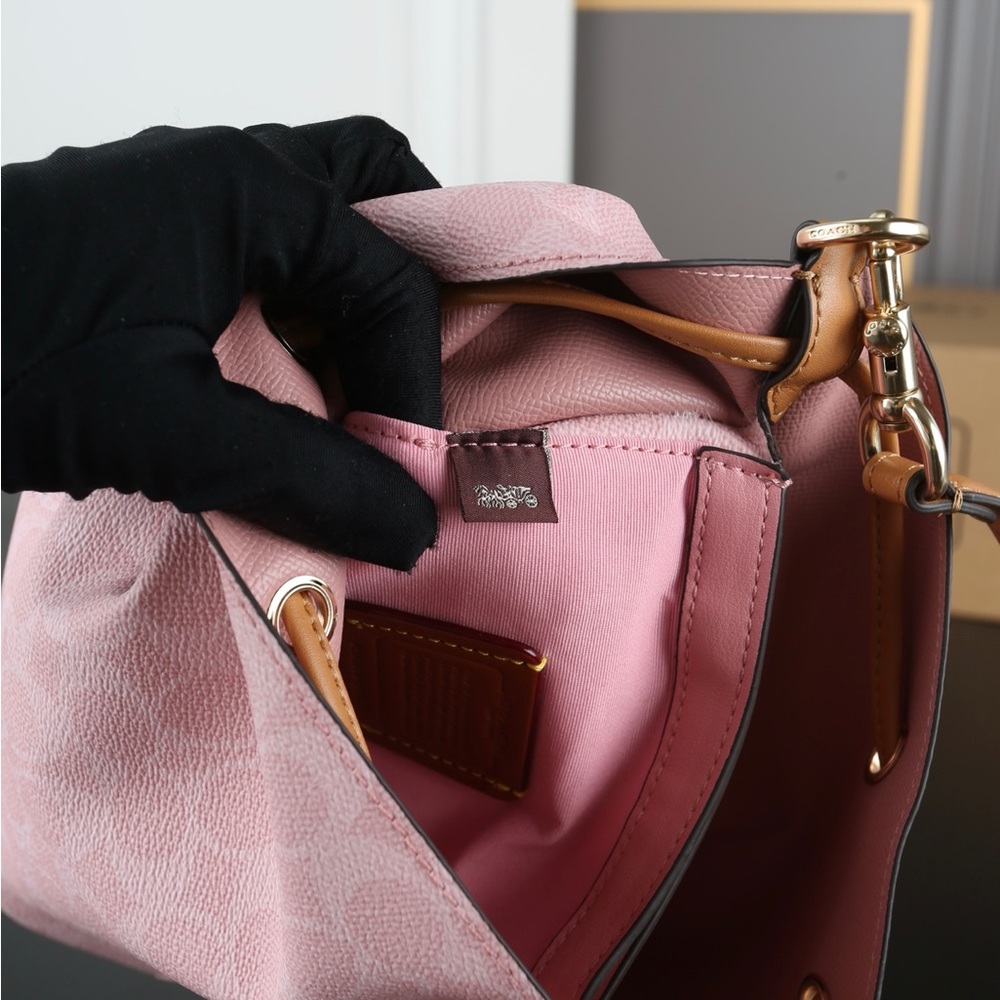 🍷🍷🍷Coach Rowan Bucket Bag in Signature Canvas w/ Charms - Picture 7 of 8